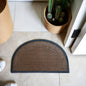 Alfombra de Entrada Media Luna 45x75cm – PVC Antideslizante, Rascadora y Full Color para Interior/Exterior
